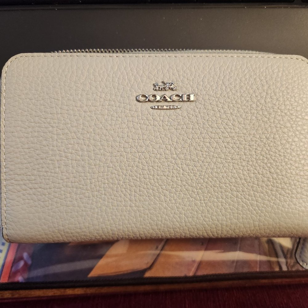 SOLD NEW Coach Medium ID Zip Wallet - off-white (official is silver/light sage).